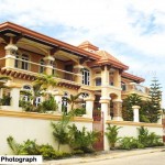 House fronting street fairway at the back